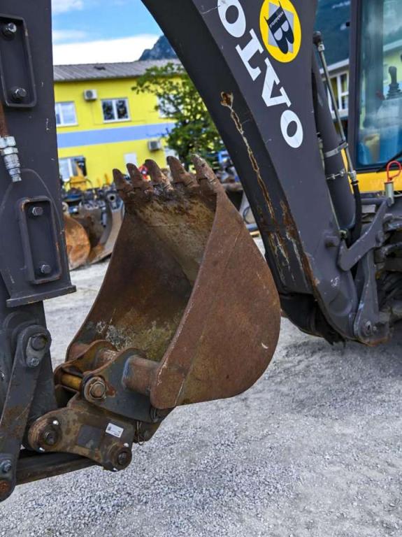 Volvo BL71 Photo 17