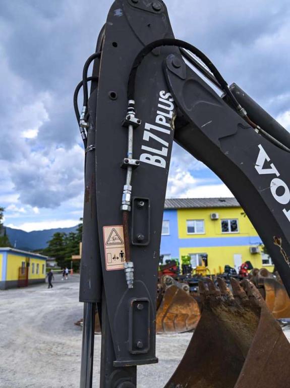 Volvo BL71 Photo 18