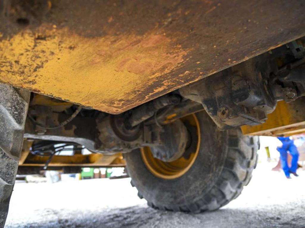 Volvo BL71 Photo 24