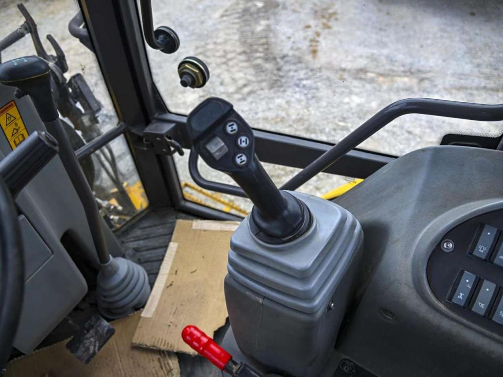 Volvo BL71 Photo 26