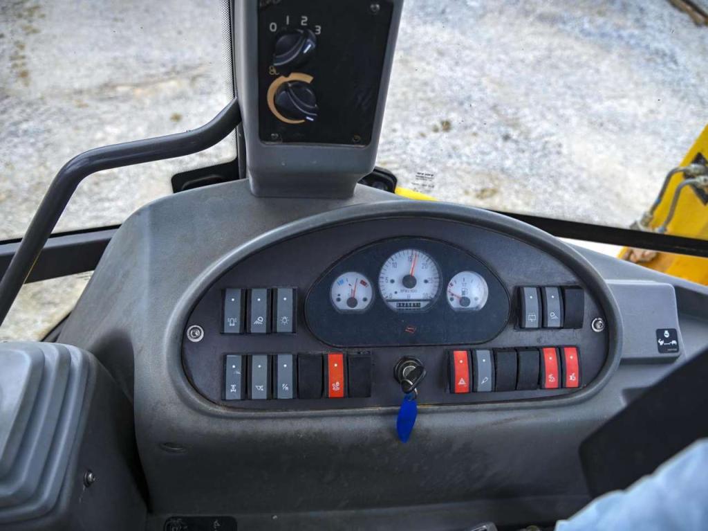 Volvo BL71 Photo 27
