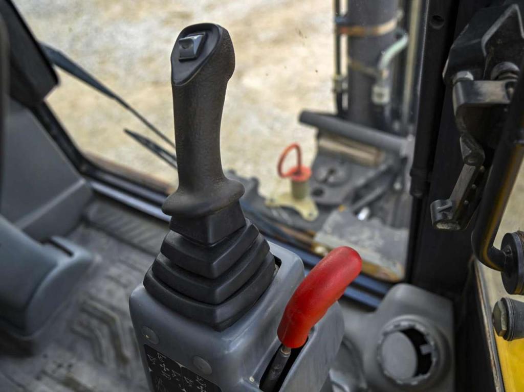 Volvo BL71 Photo 28