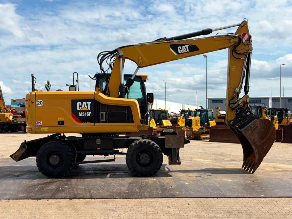 Caterpillar M316F Mobile excavator Photo 10