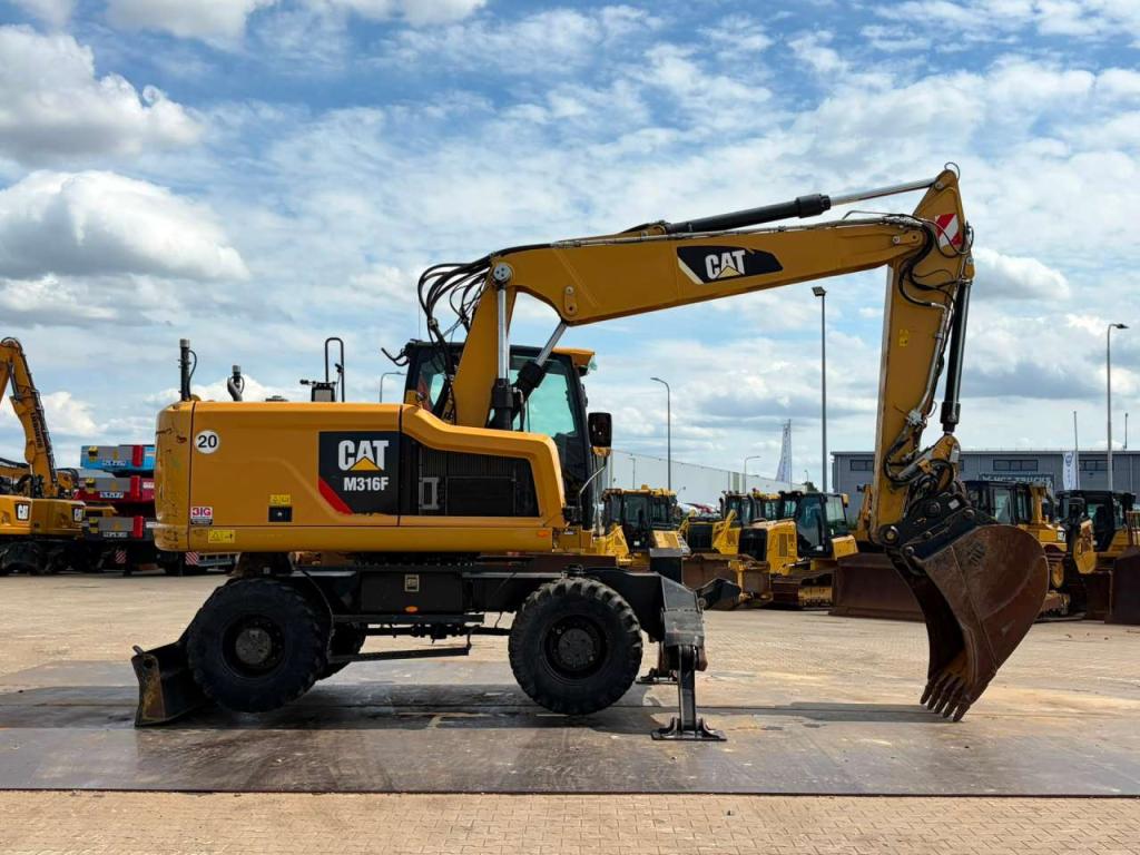 Caterpillar M316F Mobile excavator Photo 11