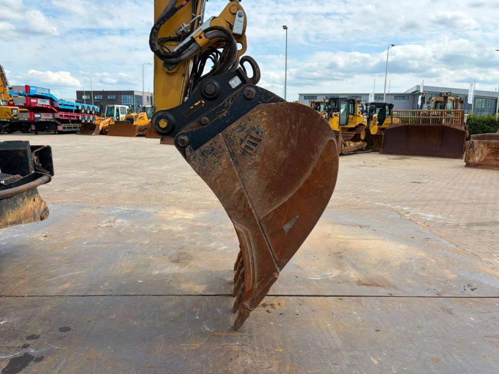 Caterpillar M316F Mobile excavator Photo 15