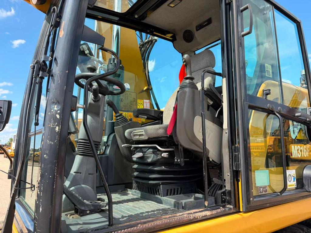 Caterpillar M316F Mobile excavator Photo 23