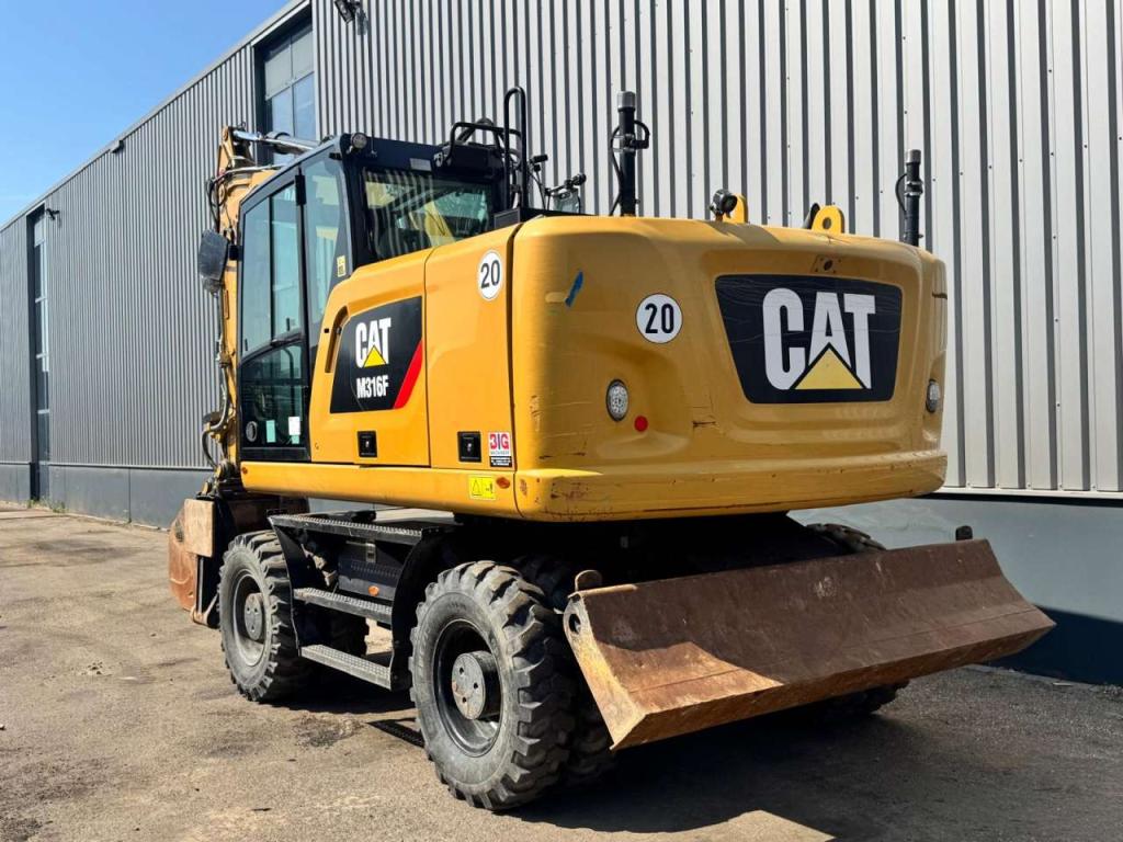 Caterpillar M316F Mobile excavator Photo 3