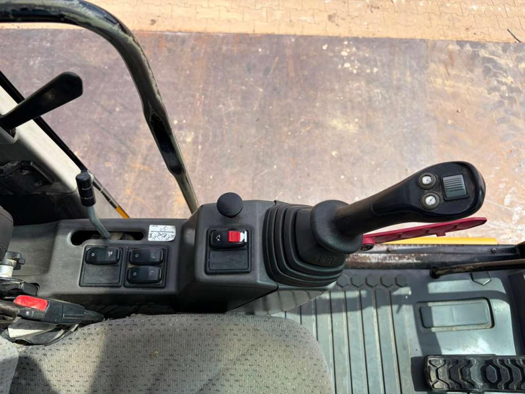 Caterpillar M316F Mobile excavator Photo 30