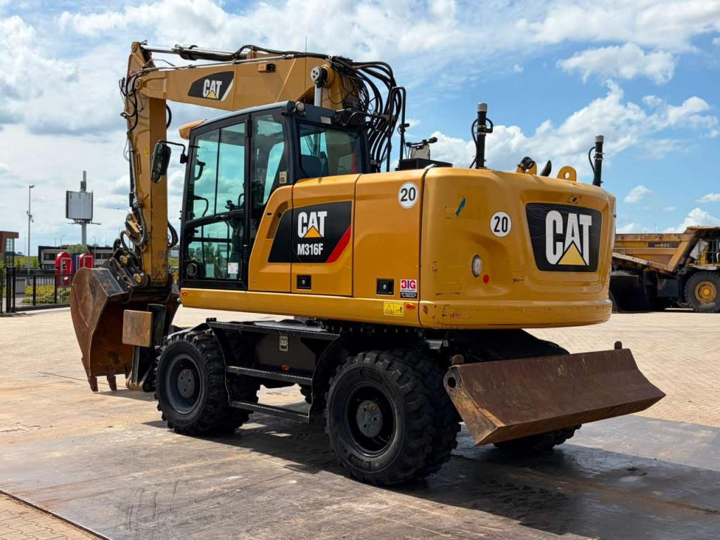 Caterpillar M316F Mobile excavator Photo 5