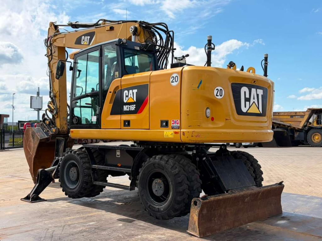Caterpillar M316F Mobile excavator Photo 6