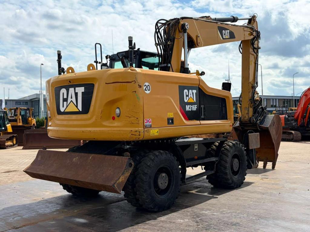 Caterpillar M316F Mobile excavator Photo 8