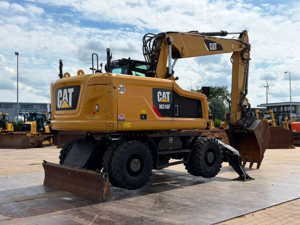 Caterpillar M316F Mobile excavator Photo 9