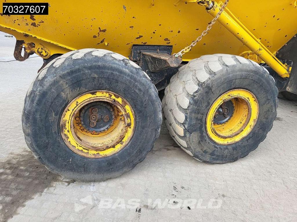 Komatsu HM300-3 Photo 17