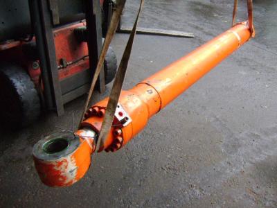 Lifting piston for Fiat Hitachi Ex 165 sold by PRV Ricambi Srl