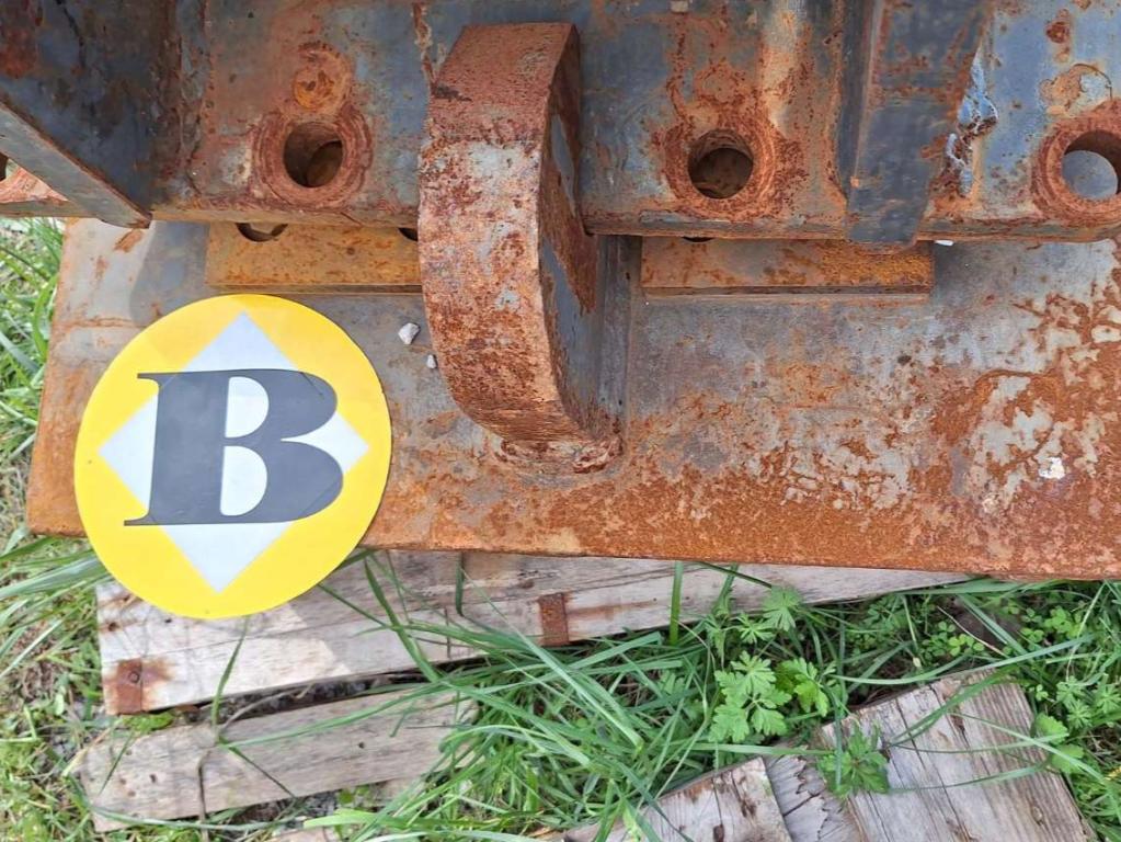 S2 for 25-32 ton excavators Attachment plate Photo 6