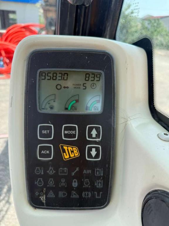 JCB JS130 Photo 9