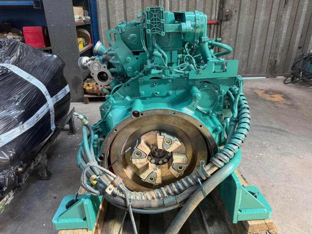 Internal combustion engine for Volvo D6E EFE3 Photo 2