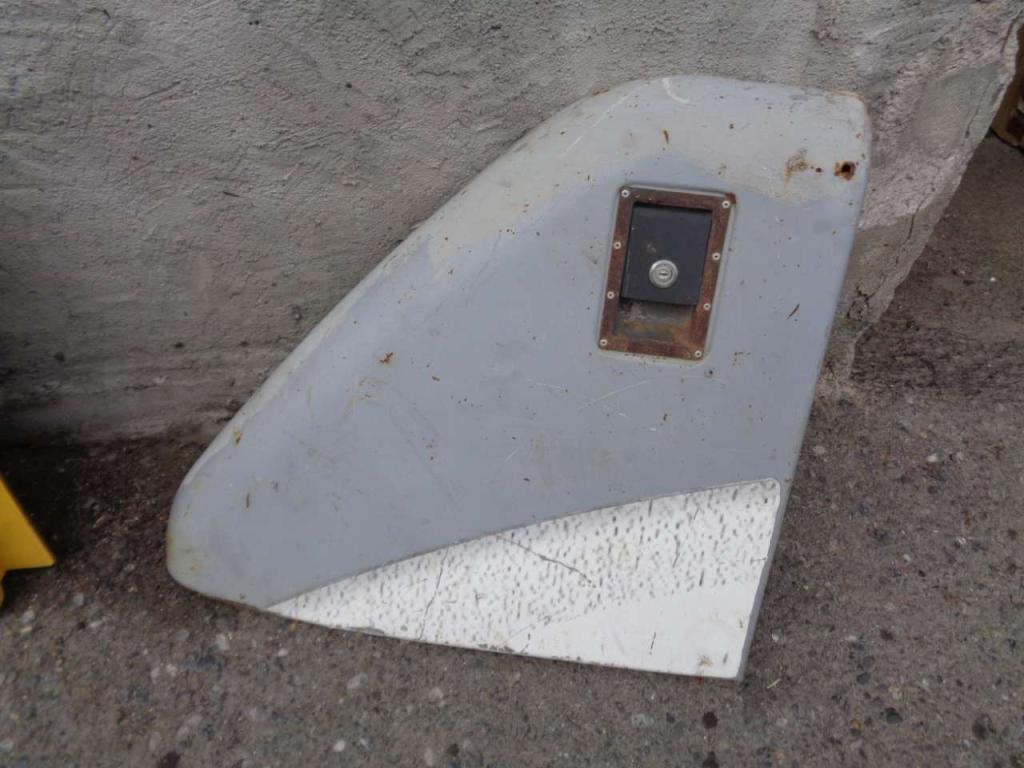 Hood and body panel for New Holland E 385 Photo 3