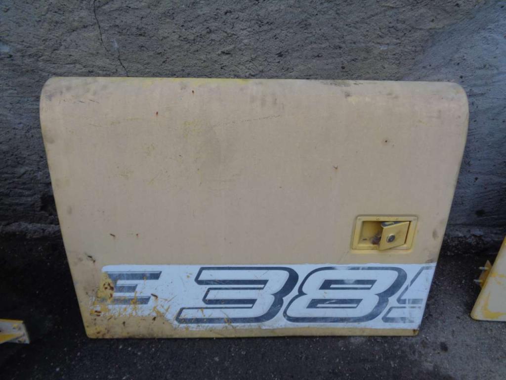 Hood and body panel for New Holland E 385 Photo 4