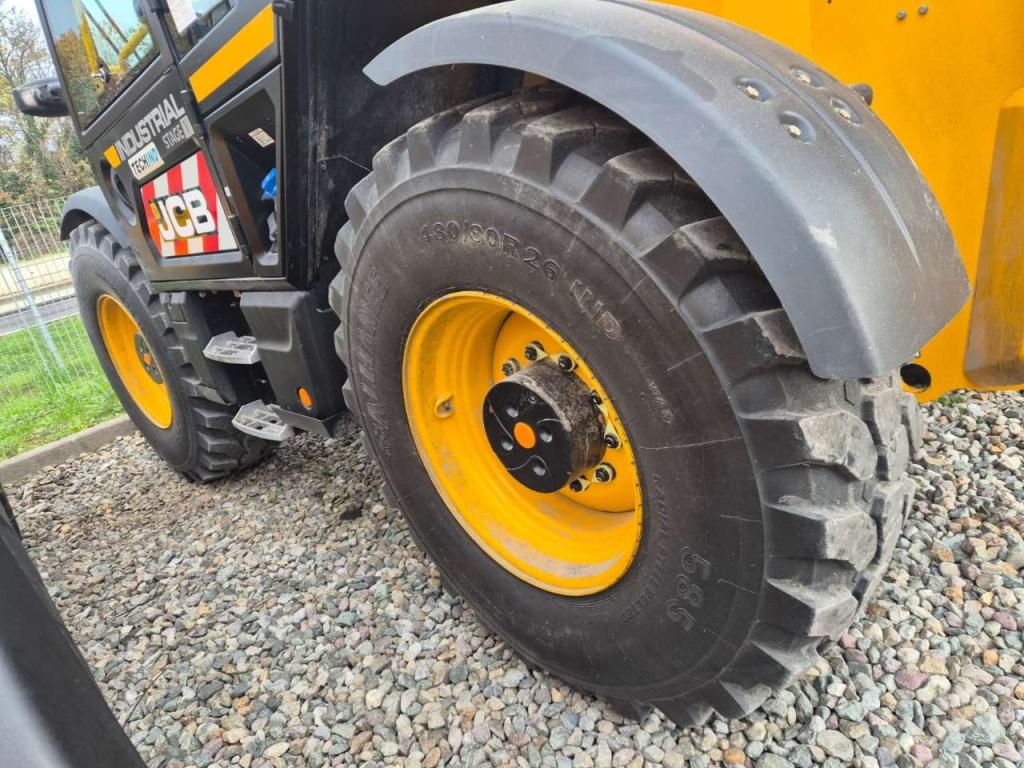 JCB 560-80 Industry Photo 4