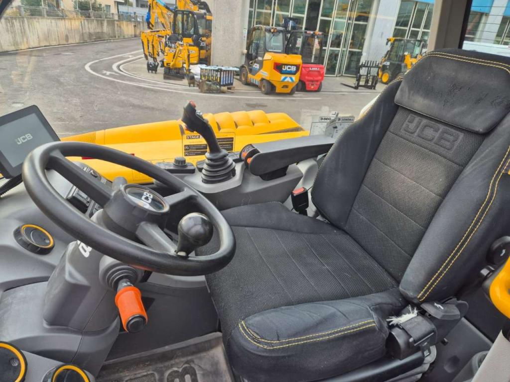 JCB 560-80 Industry Photo 9