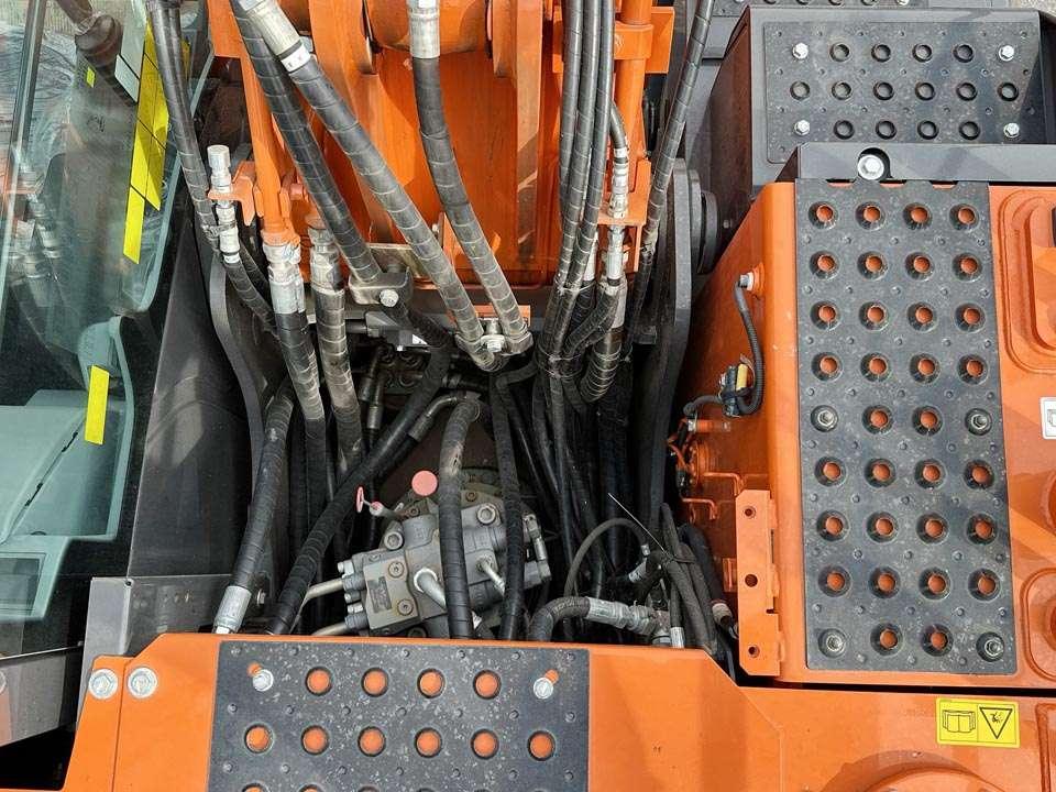 Hitachi ZX180LCN-7 Photo 11