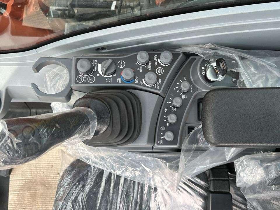 Hitachi ZX180LCN-7 Photo 16