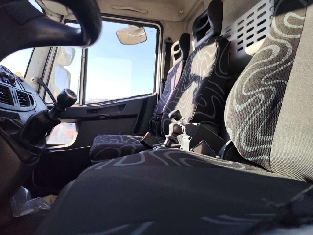 Iveco EUROCARGO 180E25K Photo 12