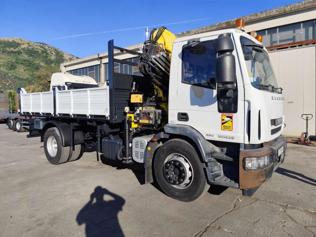 Iveco EUROCARGO 180E25K Photo 3