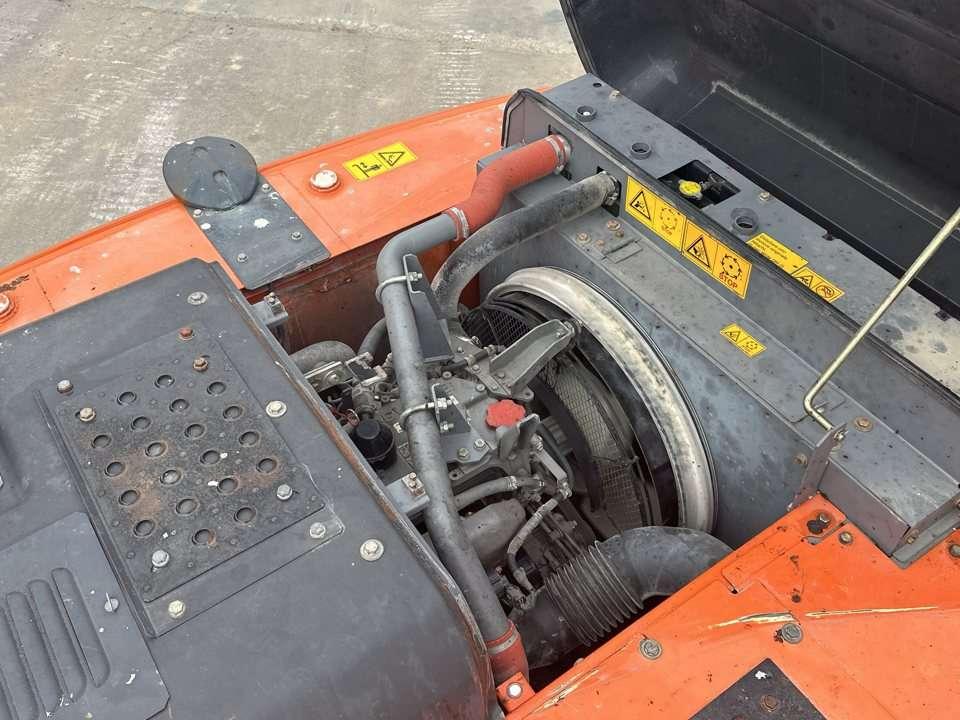 Hitachi ZX210LCN-5B Photo 10