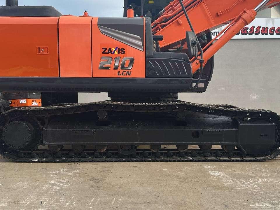 Hitachi ZX210LCN-5B Photo 4