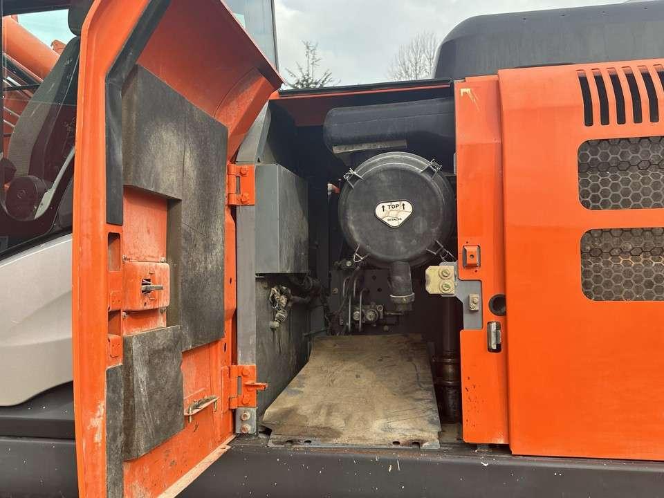 Hitachi ZX210LCN-5B Photo 8