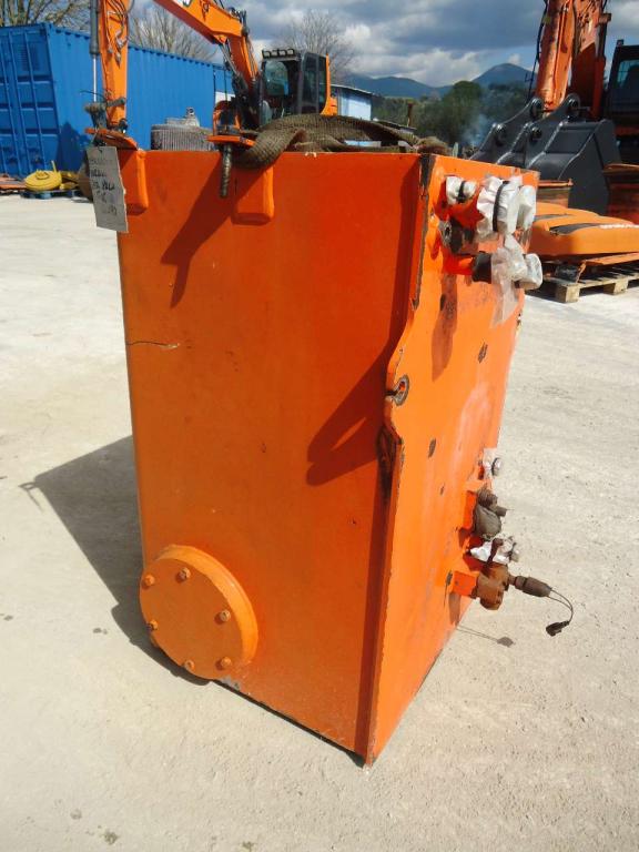 Oil tank for Fiat Kobelco W190 Photo 3