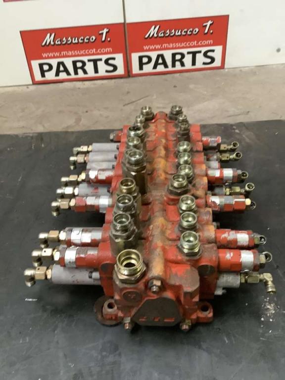 Hydraulic distributor for Neuson 3402 Photo 1