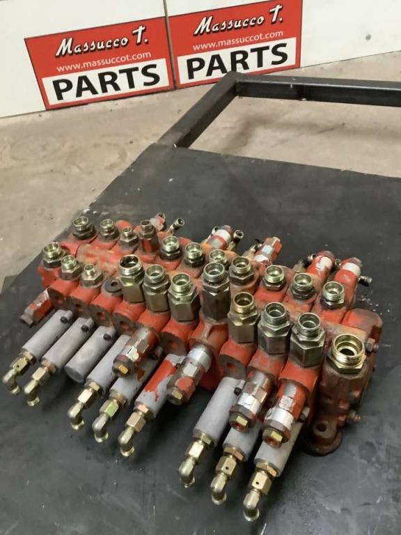 Hydraulic distributor for Neuson 3402 Photo 2