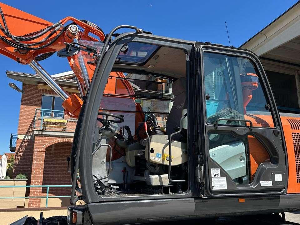 Hitachi ZX170W-5B 4X4 Photo 16