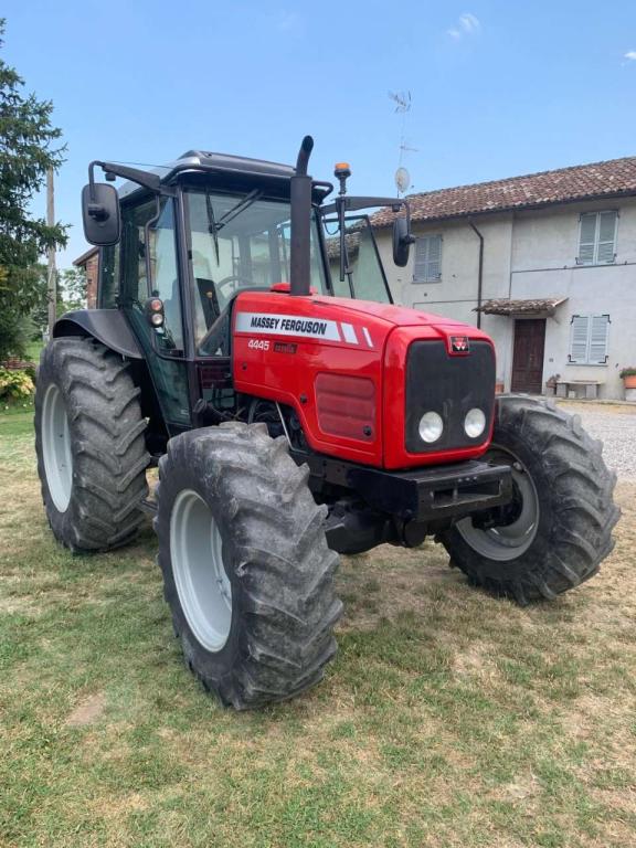 Massey Ferguson 4445 Photo 3