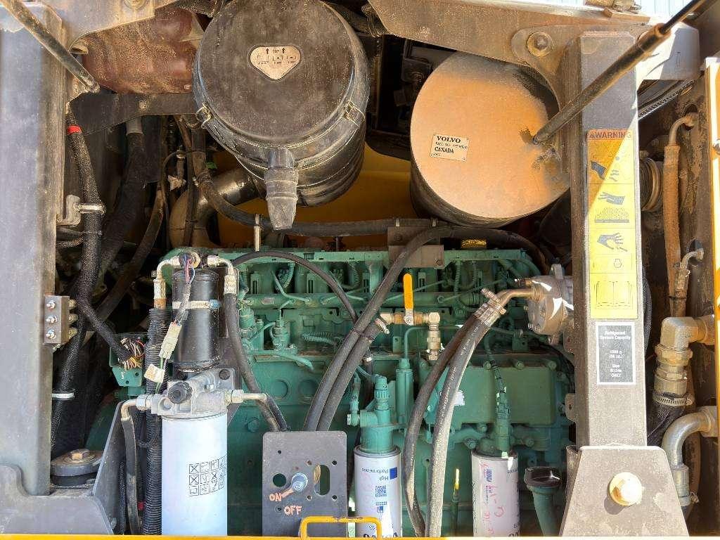 Volvo G946 - AWD Photo 26
