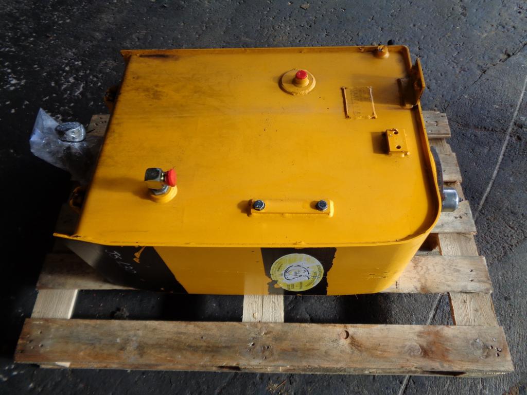 Oil tank for JCB JS 130 Photo 1