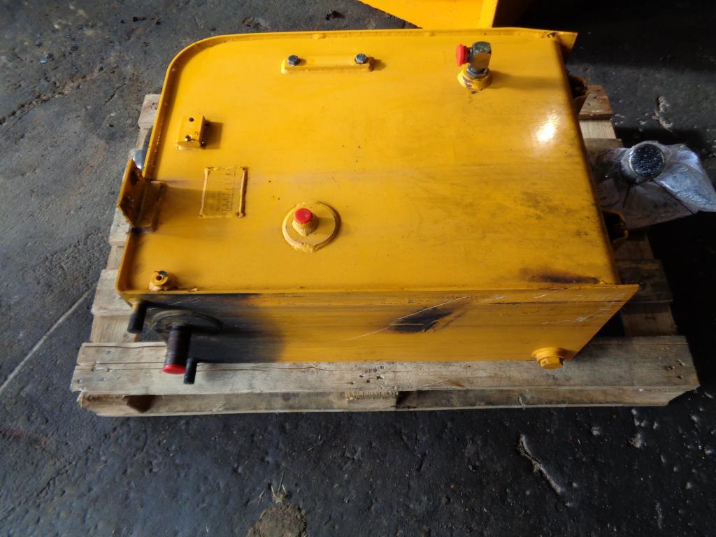 Oil tank for JCB JS 130 Photo 2