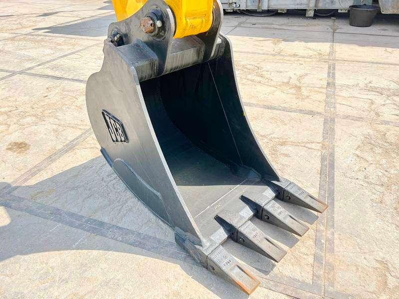 JCB 245 HDLR - New / Unused / 16 Meter Long Reach Photo 10