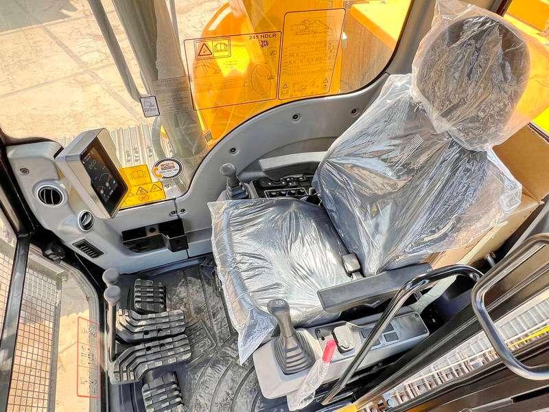 JCB 245 HDLR - New / Unused / 16 Meter Long Reach Photo 6
