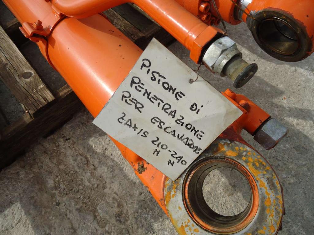 Penetration piston for Hitachi ZAXIS 210N - 240N Photo 2