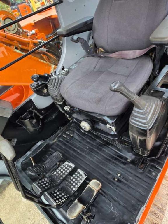 Hitachi ZX130 Photo 7