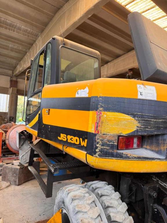 JCB JS130W Photo 4