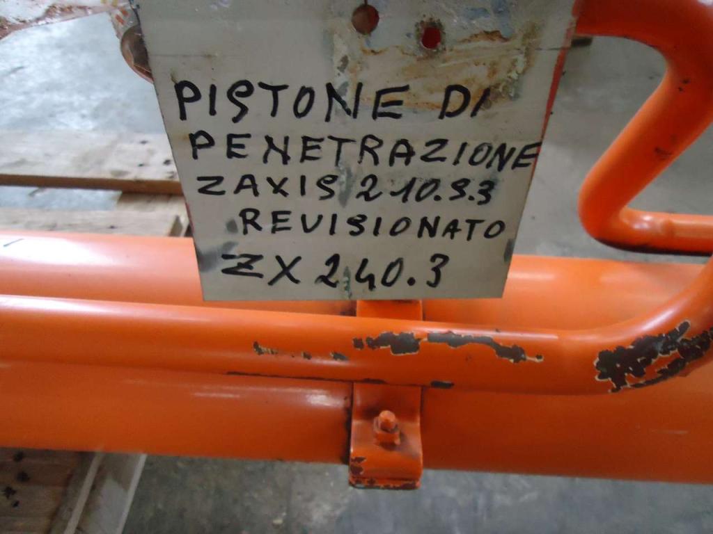 Penetration piston for Hitachi ZAXIS 210.3 - ZAXIS 240.3- REVISIONATO Photo 3
