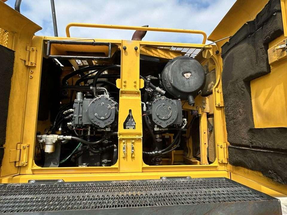 Komatsu PC700 LC-8E0 Photo 7
