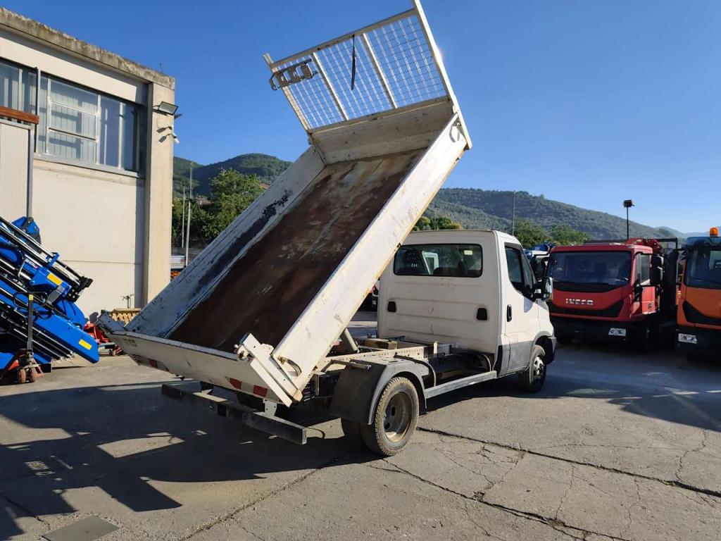 Iveco DAILY 35-120 Photo 3