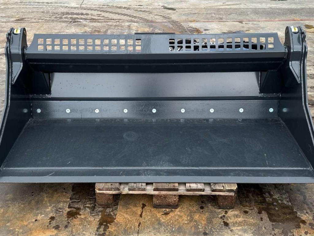 M4 4x1 Bucket Photo 3