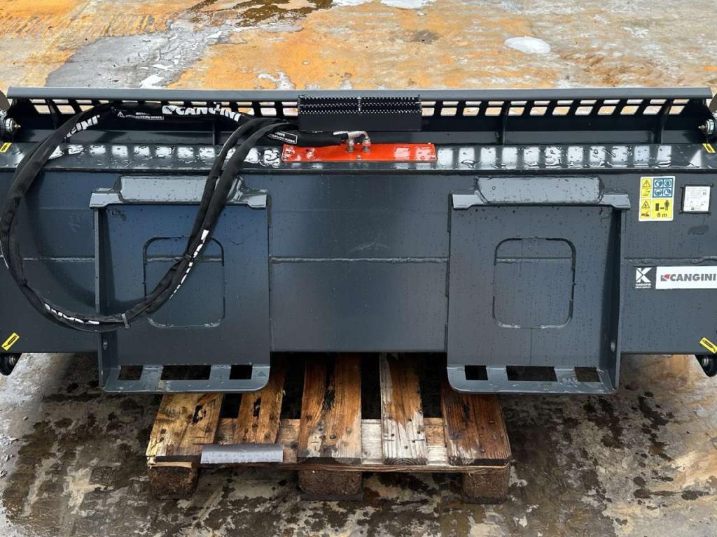 M4 4x1 Bucket Photo 6